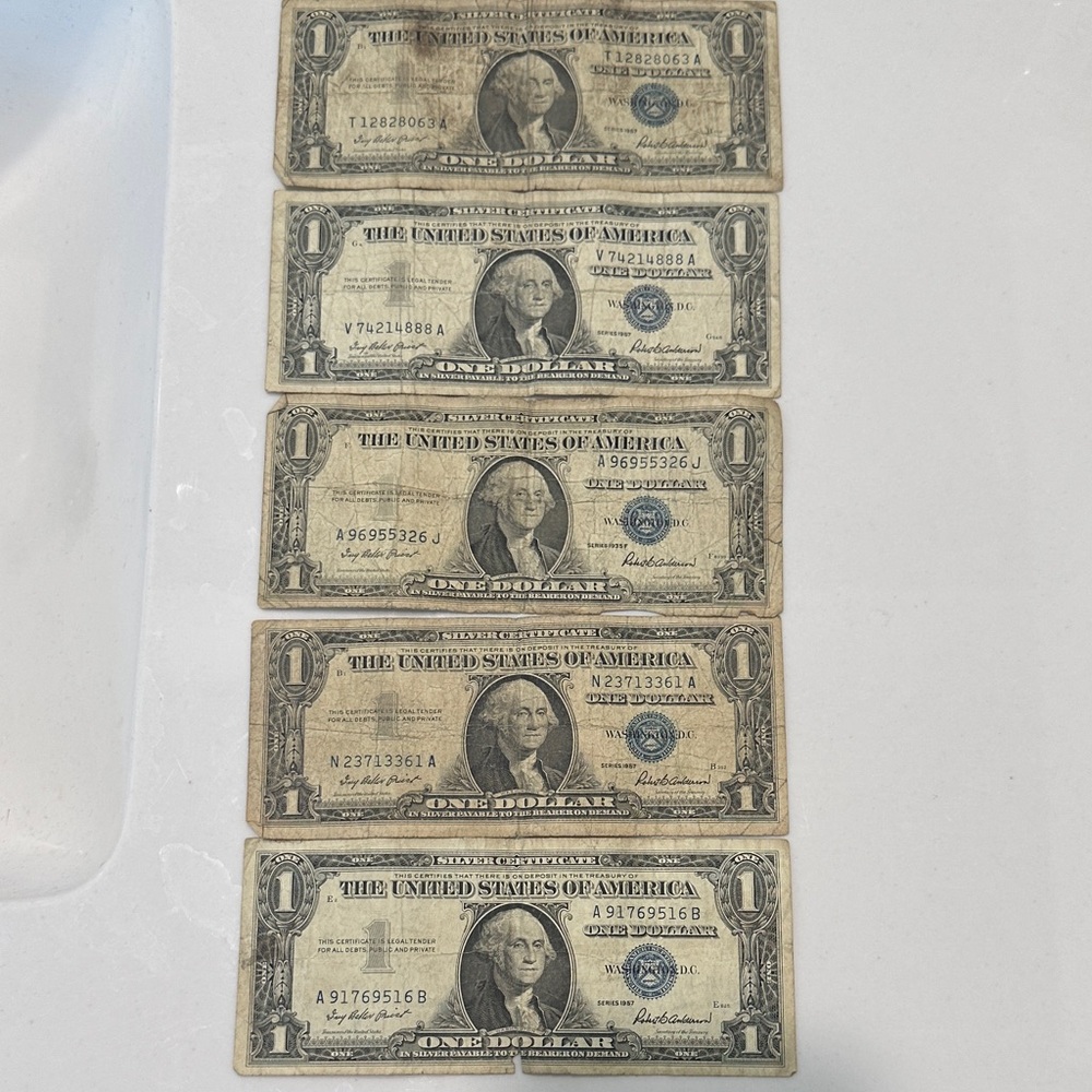 Vintage US One Dollar Bills - Set of 5
